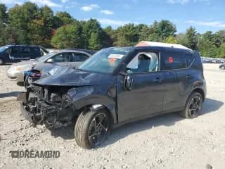 ✅ 2023 Kia Soul EX • VIN: KNDJ33AU2P7889660 • Лот: 85676955. Опубликован ранее на Copart с пробегом Не указан. Бесплатный доступ к архиву аукционных продаж из США и подробный отчёт об истории автомобиля на DreamBid. Изображение 1.