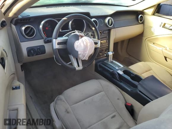 ✅ 2006 Ford Mustang Standard • VIN: 1ZVFT80N065265974 • Lot: 86673725. Wystawiony na Copart z przebiegiem 217 530 mil. Bezpłatny archiwum sprzedaży aukcyjnych z USA i szczegółowy raport historii pojazdu na DreamBid. Zdjęcie 8.