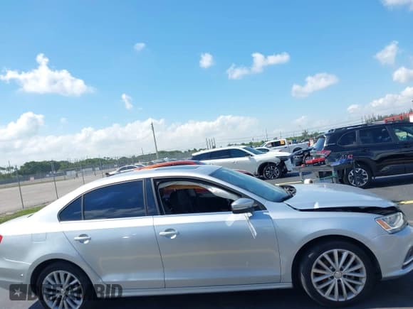 ✅ 2015 Volkswagen Jetta SE • VIN: 3VWD07AJ5FM340040 • Лот: 42296755. Опубликован ранее на IAAI с пробегом 94 050 миль. Бесплатный доступ к архиву аукционных продаж из США и подробный отчёт об истории автомобиля на DreamBid. Изображение 12.