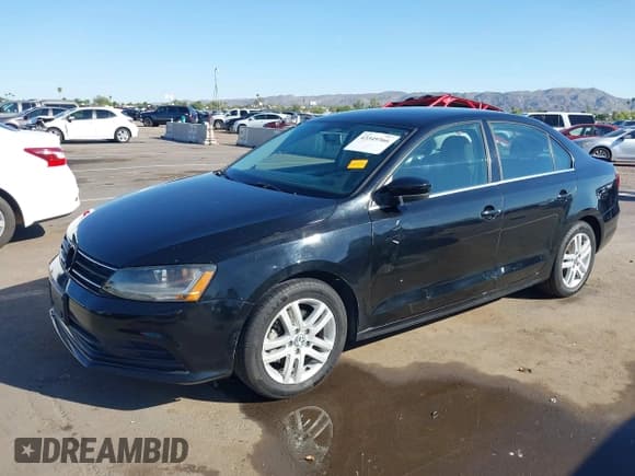 ✅ 2017 Volkswagen Jetta S • VIN: 3VW2B7AJ7HM370306 • Lot: 43349366. Wystawiony na IAAI z przebiegiem 82 545 mil. Bezpłatny archiwum sprzedaży aukcyjnych z USA i szczegółowy raport historii pojazdu na DreamBid. Zdjęcie 2.