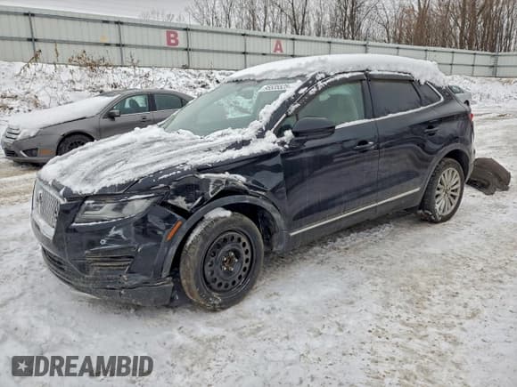 ✅ 2019 Lincoln MKC Standard • VIN: 5LMCJ1D98KUL37318 • Lot: 95535525. Wystawiony na Copart z przebiegiem 44 647 mil. Bezpłatny archiwum sprzedaży aukcyjnych z USA i szczegółowy raport historii pojazdu na DreamBid. Zdjęcie 1.