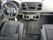 ✅ 2021 Mercedes-Benz Sprinter • VIN: W1Y4DBHY5MP368520 • Лот: 85560915. Опубликован ранее на Copart с пробегом 162 548 миль. Бесплатный доступ к архиву аукционных продаж из США и подробный отчёт об истории автомобиля на DreamBid. Изображение 8.