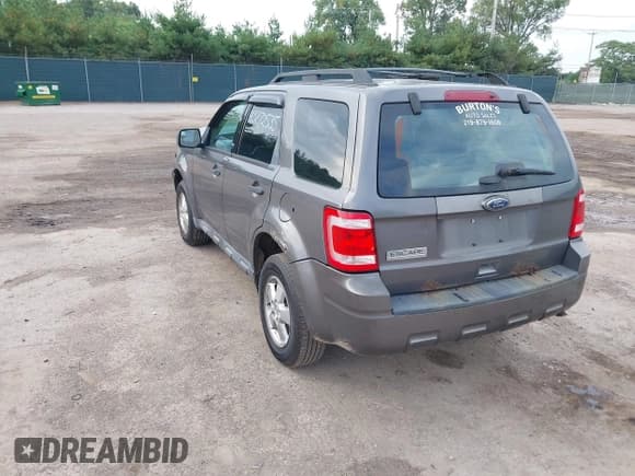 ✅ 2012 Ford Escape XLS • VIN: 1FMCU0C74CKC52624 • Lot: 43272535. Wystawiony na IAAI z przebiegiem 173 959 mil. Bezpłatny archiwum sprzedaży aukcyjnych z USA i szczegółowy raport historii pojazdu na DreamBid. Zdjęcie 3.
