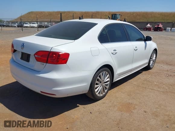 ✅ 2014 Volkswagen Jetta TDI • VIN: 3VWLL7AJ0EM398882 • Lot: 42213991. Listed on IAAI with 139,525 mi. Free auction sales archive from the USA and detailed vehicle history report at DreamBid. Image 4.