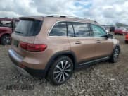 ✅ 2023 Mercedes-Benz GLB 250 • VIN: W1N4M4HB2PW328278 • Lot: 81734165. Wystawiony na Copart z przebiegiem 6 822 mil. Bezpłatny archiwum sprzedaży aukcyjnych z USA i szczegółowy raport historii pojazdu na DreamBid. Zdjęcie 3.