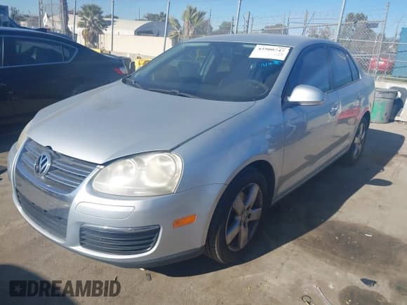 ✅ 2009 Volkswagen Jetta S • VIN: 3VWJZ71K99M087021 • Lot: 43900747. Listed on IAAI with 182,001 mi. Free auction sales archive from the USA and detailed vehicle history report at DreamBid. Image 2.