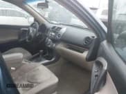 ✅ 2006 Toyota RAV4 • VIN: JTMZD33V366010418 • Lot: 43893475. Wystawiony na IAAI z przebiegiem 186 686 mil. Bezpłatny archiwum sprzedaży aukcyjnych z USA i szczegółowy raport historii pojazdu na DreamBid. Zdjęcie 5.