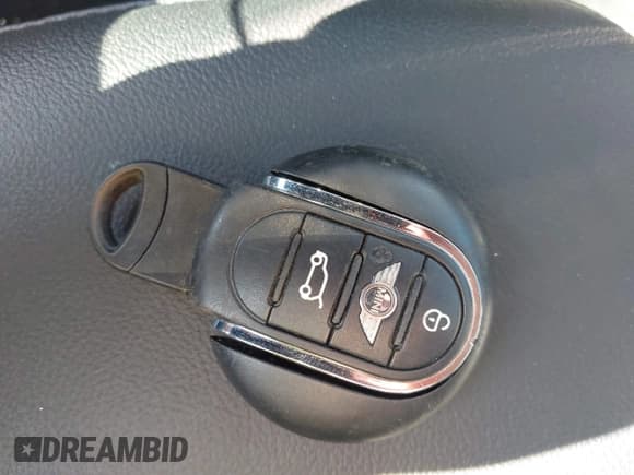 ✅ 2015 MINI Hardtop S • VIN: WMWXP7C59F2A39175 • Лот: 43252343. Опубликован ранее на IAAI с пробегом 99 770 миль. Бесплатный доступ к архиву аукционных продаж из США и подробный отчёт об истории автомобиля на DreamBid. Изображение 11.