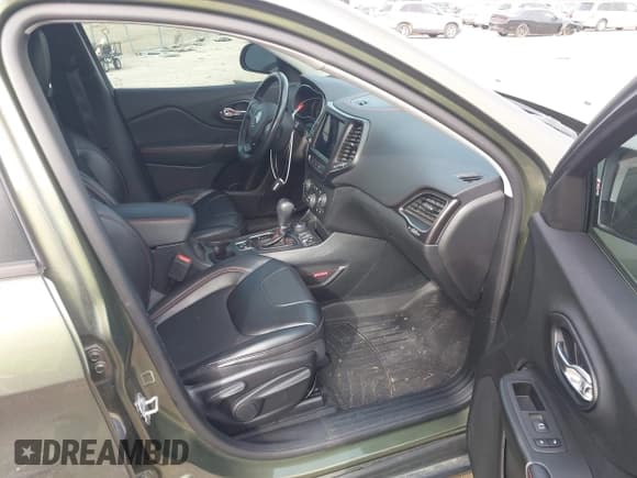 ✅ 2021 Jeep Cherokee Trailhawk • VIN: 1C4PJMBX6MD161982 • Lot: 41620867. Listed on IAAI with 54,471 mi. Free auction sales archive from the USA and detailed vehicle history report at DreamBid. Image 5.