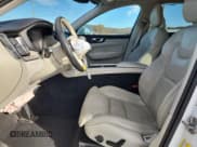 ✅ 2018 Volvo XC60 Inscription • VIN: YV4102RL1J1028461 • Лот: 93299885. Опубликован ранее на Copart с пробегом 148 644 миль. Бесплатный доступ к архиву аукционных продаж из США и подробный отчёт об истории автомобиля на DreamBid. Изображение 7.