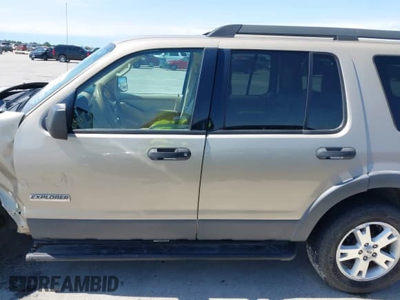 ✅ 2006 Ford Explorer XLT • VIN: 1FMEU63E46UB24953 • Lot: 42220950. Wystawiony na IAAI z przebiegiem 57 493 mil. Bezpłatny archiwum sprzedaży aukcyjnych z USA i szczegółowy raport historii pojazdu na DreamBid. Zdjęcie 15.