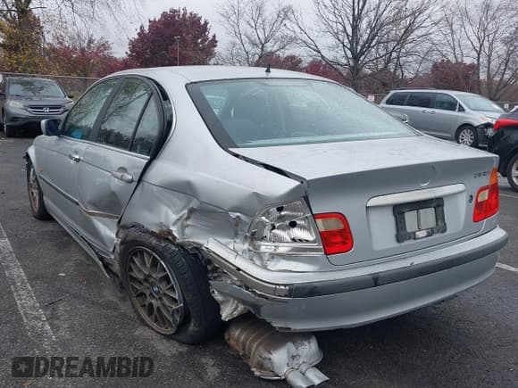 ✅ 1999 BMW 3 Series 328i • VIN: WBAAM5330XFR05418 • Лот: 43644237. Опубликован ранее на IAAI с пробегом 185 861 миль. Бесплатный доступ к архиву аукционных продаж из США и подробный отчёт об истории автомобиля на DreamBid. Изображение 3.