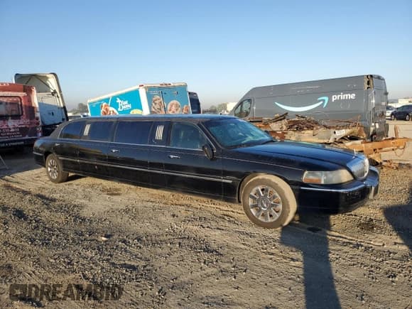 ✅ 2006 Lincoln Town Car Executive • VIN: 1L1FM88W66Y647144 • Lot: 75941694. Listed on Copart with 240,585 mi. Free auction sales archive from the USA and detailed vehicle history report at DreamBid. Image 4.