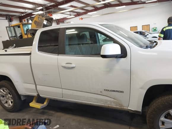 2020 Chevrolet Colorado 4WD LT z VIN 1GCHTCEA3L1189075, wystawiony jako IAAI lot #42710899 z przebiegiem 71 439 mil mil oraz . Historia ofert i sprzedaży dostępna na DreamBid. Obrazek 13.