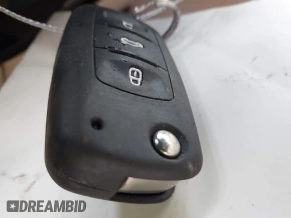 ✅ 2018 Volkswagen Passat SE • VIN: 1VWBA7A33JC038472 • Лот: 43391690. Опубликован ранее на IAAI с пробегом 122 000 миль. Бесплатный доступ к архиву аукционных продаж из США и подробный отчёт об истории автомобиля на DreamBid. Изображение 11.