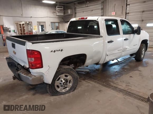 ✅ 2014 Chevrolet Silverado 2500HD LT • VIN: 1GC1KXCG5EF102897 • Lot: 41500574. Wystawiony na IAAI z przebiegiem 185 117 mil. Bezpłatny archiwum sprzedaży aukcyjnych z USA i szczegółowy raport historii pojazdu na DreamBid. Zdjęcie 4.