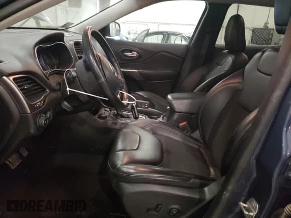 ✅ 2020 Jeep Cherokee Lux • VIN: 1C4PJMLX9LD526197 • Lot: 43066745. Wystawiony na Copart z przebiegiem 83 804 mil. Bezpłatny archiwum sprzedaży aukcyjnych z USA i szczegółowy raport historii pojazdu na DreamBid. Zdjęcie 7.