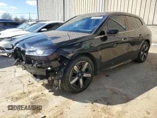 ✅ 2023 BMW iX xDrive50 • VIN: WB523CF04PCL57730 • Lot: 44370183. Wystawiony na Copart z przebiegiem 5 038 mil. Bezpłatny archiwum sprzedaży aukcyjnych z USA i szczegółowy raport historii pojazdu na DreamBid. Zdjęcie 1.