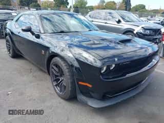 2021 Dodge Challenger R/T Scat Pack Widebody z VIN 2C3CDZFJ7MH677011, wystawiony jako IAAI lot #43412091 z przebiegiem 26 783 mil mil oraz . Historia ofert i sprzedaży dostępna na DreamBid. Obrazek 1.