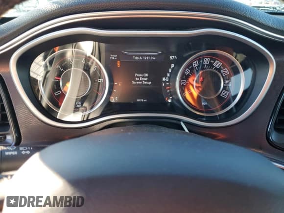 ✅ 2015 Dodge Challenger SXT Plus • VIN: 2C3CDZBG3FH700488 • Lot: 80733973. Wystawiony na Copart z przebiegiem 19 678 mil. Bezpłatny archiwum sprzedaży aukcyjnych z USA i szczegółowy raport historii pojazdu na DreamBid. Zdjęcie 9.