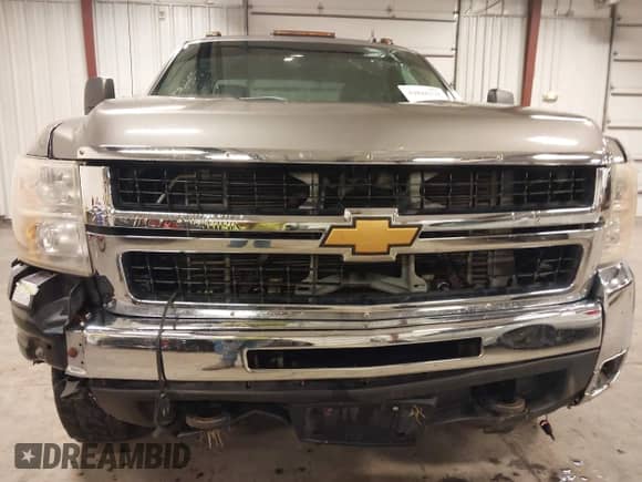 2007 Chevrolet Silverado 2500HD LTZ z VIN 1GCHK29617E595261, wystawiony jako IAAI lot #42846735 z przebiegiem 257 925 mil mil oraz . Historia ofert i sprzedaży dostępna na DreamBid. Obrazek 6.