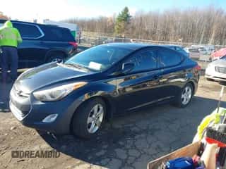 2013 Hyundai Elantra GLS z VIN 5NPDH4AE1DH421830, wystawiony jako IAAI lot #43611724 z przebiegiem 132 122 mil mil oraz . Historia ofert i sprzedaży dostępna na DreamBid. Obrazek 2.