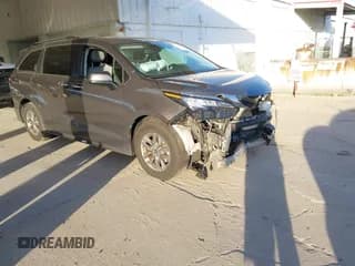 ✅ 2022 Toyota Sienna XLE • VIN: 5TDYRKEC9NS131147 • Lot: 43625525. Listed on IAAI with 61,310 mi. Free auction sales archive from the USA and detailed vehicle history report at DreamBid. Image 1.