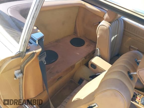 ✅ 1984 Mercedes-Benz 380 SL • VIN: WDBBA45AXEA012235 • Лот: 43484647. Опубликован ранее на IAAI с пробегом 169 485 миль. Бесплатный доступ к архиву аукционных продаж из США и подробный отчёт об истории автомобиля на DreamBid. Изображение 8.