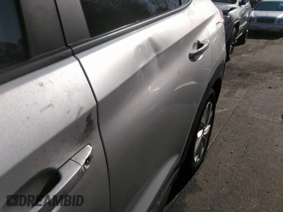 ✅ 2019 Hyundai Tucson SE • VIN: KM8J2CA47KU918983 • Лот: 41987807. Опубликован ранее на IAAI с пробегом 84 477 миль. Бесплатный доступ к архиву аукционных продаж из США и подробный отчёт об истории автомобиля на DreamBid. Изображение 19.