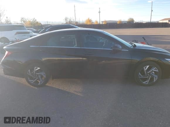 ✅ 2025 Hyundai Elantra Limited • VIN: KMHLP4DG1SU027738 • Lot: 43643629. Wystawiony na IAAI z przebiegiem 9 854 mil. Bezpłatny archiwum sprzedaży aukcyjnych z USA i szczegółowy raport historii pojazdu na DreamBid. Zdjęcie 13.