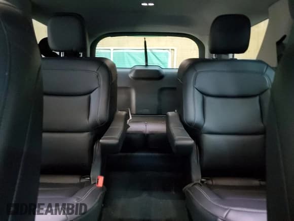 ✅ 2023 Ford Explorer XLT • VIN: 1FMSK8DHXPGA73861 • Lot: 52406525. Wystawiony na Copart z przebiegiem 25 742 mil. Bezpłatny archiwum sprzedaży aukcyjnych z USA i szczegółowy raport historii pojazdu na DreamBid. Zdjęcie 10.