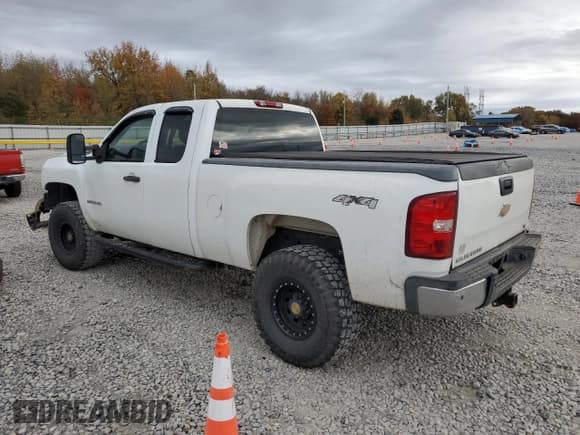 ✅ 2008 Chevrolet Silverado 2500HD Work Truck • VIN: 1GCHK29K98E154346 • Lot: 93400395. Wystawiony na Copart z przebiegiem 281 343 mil. Bezpłatny archiwum sprzedaży aukcyjnych z USA i szczegółowy raport historii pojazdu na DreamBid. Zdjęcie 2.