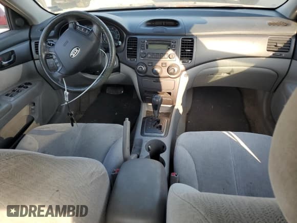 ✅ 2006 Kia Optima LX • VIN: KNAGE123865035696 • Лот: 68266024. Опубликован ранее на Copart с пробегом 281 648 миль. Бесплатный доступ к архиву аукционных продаж из США и подробный отчёт об истории автомобиля на DreamBid. Изображение 8.