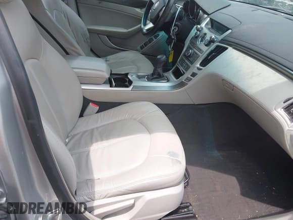 ✅ 2010 Cadillac CTS • VIN: 1G6DA5EG3A0125550 • Lot: 42291037. Wystawiony na IAAI z przebiegiem 134 128 mil. Bezpłatny archiwum sprzedaży aukcyjnych z USA i szczegółowy raport historii pojazdu na DreamBid. Zdjęcie 5.