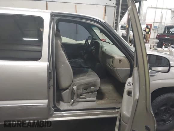 ✅ 2000 GMC Sierra 1500 SLE • VIN: 2GTEC19T3Y1302186 • Lot: 43560936. Wystawiony na IAAI z przebiegiem Nie podano. Bezpłatny archiwum sprzedaży aukcyjnych z USA i szczegółowy raport historii pojazdu na DreamBid. Zdjęcie 5.