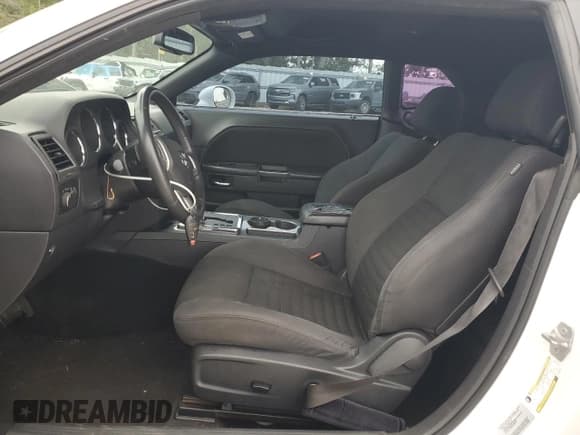 ✅ 2014 Dodge Challenger SXT • VIN: 2C3CDYAG5EH311359 • Lot: 70916784. Wystawiony na Copart z przebiegiem 236 076 mil. Bezpłatny archiwum sprzedaży aukcyjnych z USA i szczegółowy raport historii pojazdu na DreamBid. Zdjęcie 7.