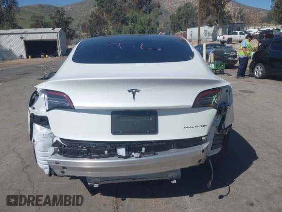 ✅ 2022 Tesla Model 3 Long Range • VIN: 5YJ3E1EB8NF212930 • Lot: 41658127. Wystawiony na IAAI z przebiegiem 43 773 mil. Bezpłatny archiwum sprzedaży aukcyjnych z USA i szczegółowy raport historii pojazdu na DreamBid. Zdjęcie 17.