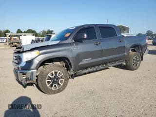 ✅ 2017 Toyota Tundra SR5 • VIN: 5TFEW5F12HX215917 • Лот: 71745585. Опубликован ранее на Copart с пробегом 165 935 миль. Бесплатный доступ к архиву аукционных продаж из США и подробный отчёт об истории автомобиля на DreamBid. Изображение 1.