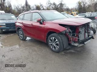 ✅ 2021 Toyota Highlander Hybrid XLE • VIN: 5TDGBRCH6MS048099 • Lot: 43781934. Wystawiony na IAAI z przebiegiem 65 999 mil. Bezpłatny archiwum sprzedaży aukcyjnych z USA i szczegółowy raport historii pojazdu na DreamBid. Zdjęcie 1.
