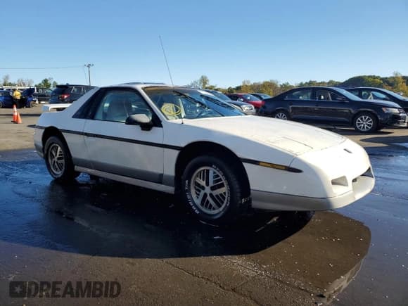✅ 1985 Pontiac Fiero • VIN: 1G2PG3796FP269589 • Лот: 73338954. Опубликован ранее на Copart с пробегом 34 364 миль. Бесплатный доступ к архиву аукционных продаж из США и подробный отчёт об истории автомобиля на DreamBid. Изображение 4.