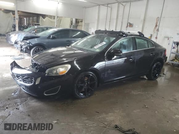 ✅ 2011 Volvo S60 • VIN: YV1902FH1B2003586 • Lot: 81671865. Wystawiony na Copart z przebiegiem 239 758 mil. Bezpłatny archiwum sprzedaży aukcyjnych z USA i szczegółowy raport historii pojazdu na DreamBid. Zdjęcie 1.