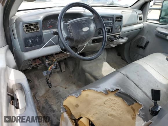 ✅ 2004 Ford F-250 XL • VIN: 3FTNX20L64MA05715 • Lot: 56373055. Listed on Copart with Not provided. Free auction sales archive from the USA and detailed vehicle history report at DreamBid. Image 8.