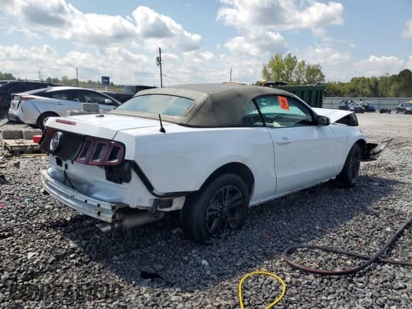 2014 Ford Mustang V6 с VIN 1ZVBP8EM8E5273502, выставлен на аукционе Copart как лот 71125485 с пробегом Не указан миль и Списание • Salvage title. История ставок и продаж доступна на DreamBid. Изображение 3.