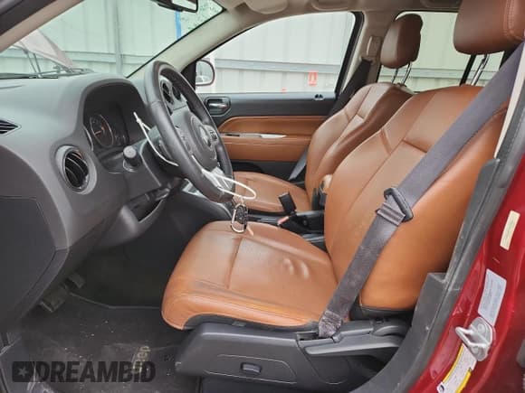 ✅ 2016 Jeep Compass High Altitude • VIN: 1C4NJDEB2GD733559 • Лот: 85410625. Опубликован ранее на Copart с пробегом 87 321 миль. Бесплатный доступ к архиву аукционных продаж из США и подробный отчёт об истории автомобиля на DreamBid. Изображение 7.