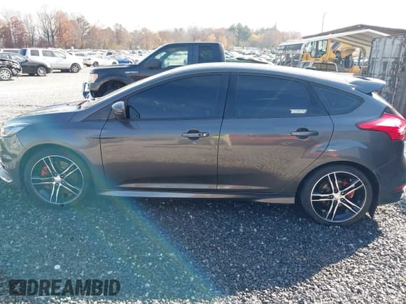 ✅ 2015 Ford Focus ST • VIN: 1FADP3L94FL280091 • Lot: 43638227. Listed on IAAI with 142,800 mi. Free auction sales archive from the USA and detailed vehicle history report at DreamBid. Image 14.