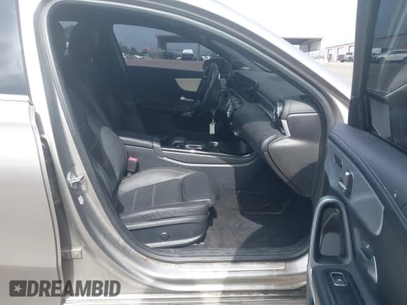 ✅ 2019 Mercedes-Benz A 220 • VIN: WDD3G4EB8KW036003 • Lot: 42634056. Listed on IAAI with 105,614 mi. Free auction sales archive from the USA and detailed vehicle history report at DreamBid. Image 5.