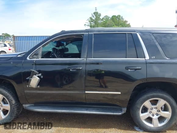 ✅ 2016 Chevrolet Tahoe LT • VIN: 1GNSKBKC2GR140991 • Lot: 42469765. Listed on IAAI with 240,809 mi. Free auction sales archive from the USA and detailed vehicle history report at DreamBid. Image 15.