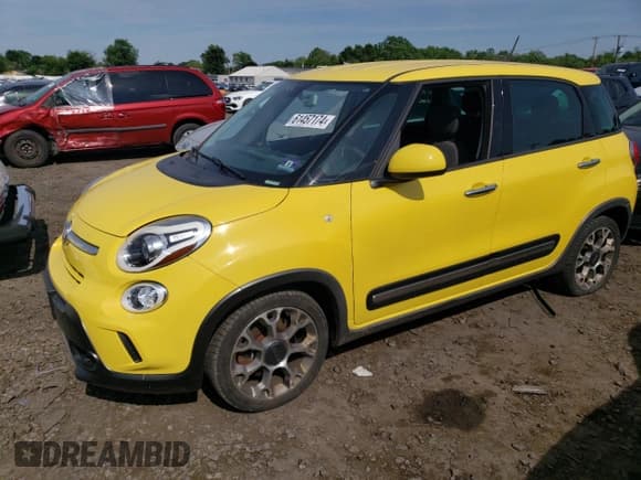 ✅ 2014 FIAT 500L Trekking • VIN: ZFBCFADH2EZ023643 • Lot: 61457174. Listed on Copart with 84,309 mi. Free auction sales archive from the USA and detailed vehicle history report at DreamBid. Image 1.
