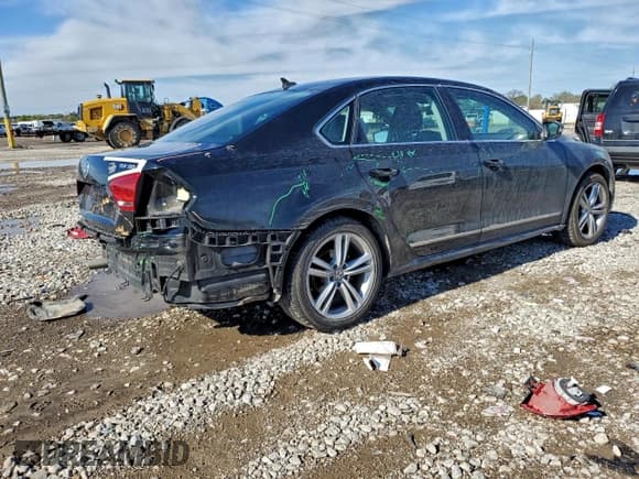 ✅ 2015 Volkswagen Passat SEL Premium • VIN: 1VWCV7A36FC065567 • Lot: 93974045. Listed on Copart with 101,484 mi. Free auction sales archive from the USA and detailed vehicle history report at DreamBid. Image 3.