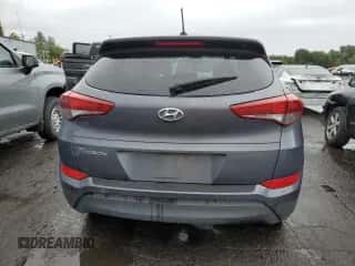 2017 Hyundai Tucson SE z VIN KM8J23A45HU538887, wystawiony jako Copart lot #84935165 z przebiegiem 161 709 mil mil oraz Czysty tytuł • Clean title. Historia ofert i sprzedaży dostępna na DreamBid. Obrazek 6.